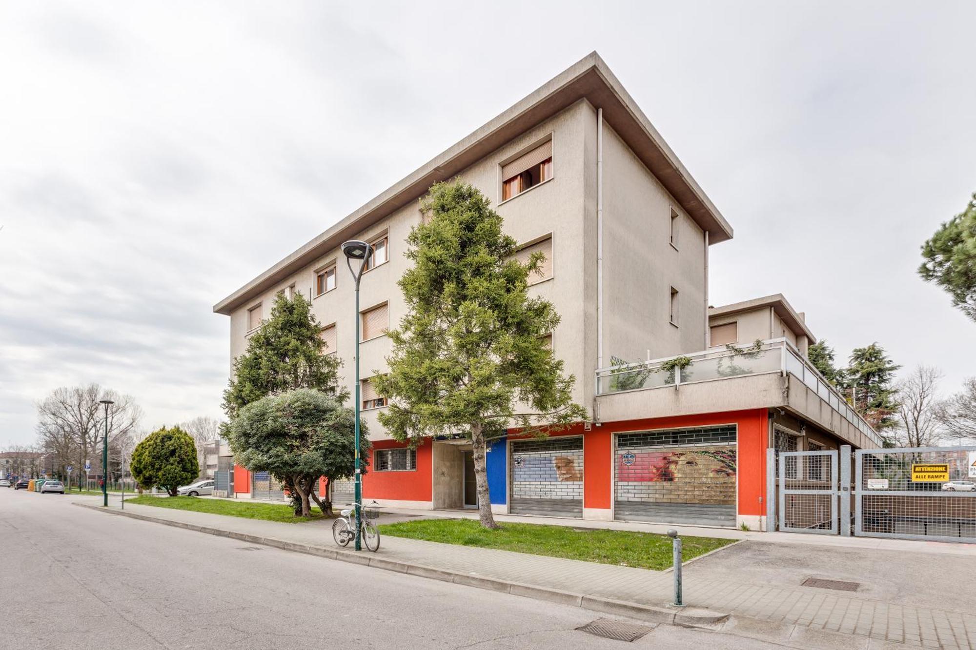 Rooms Vidar Train Station Венеция Экстерьер фото