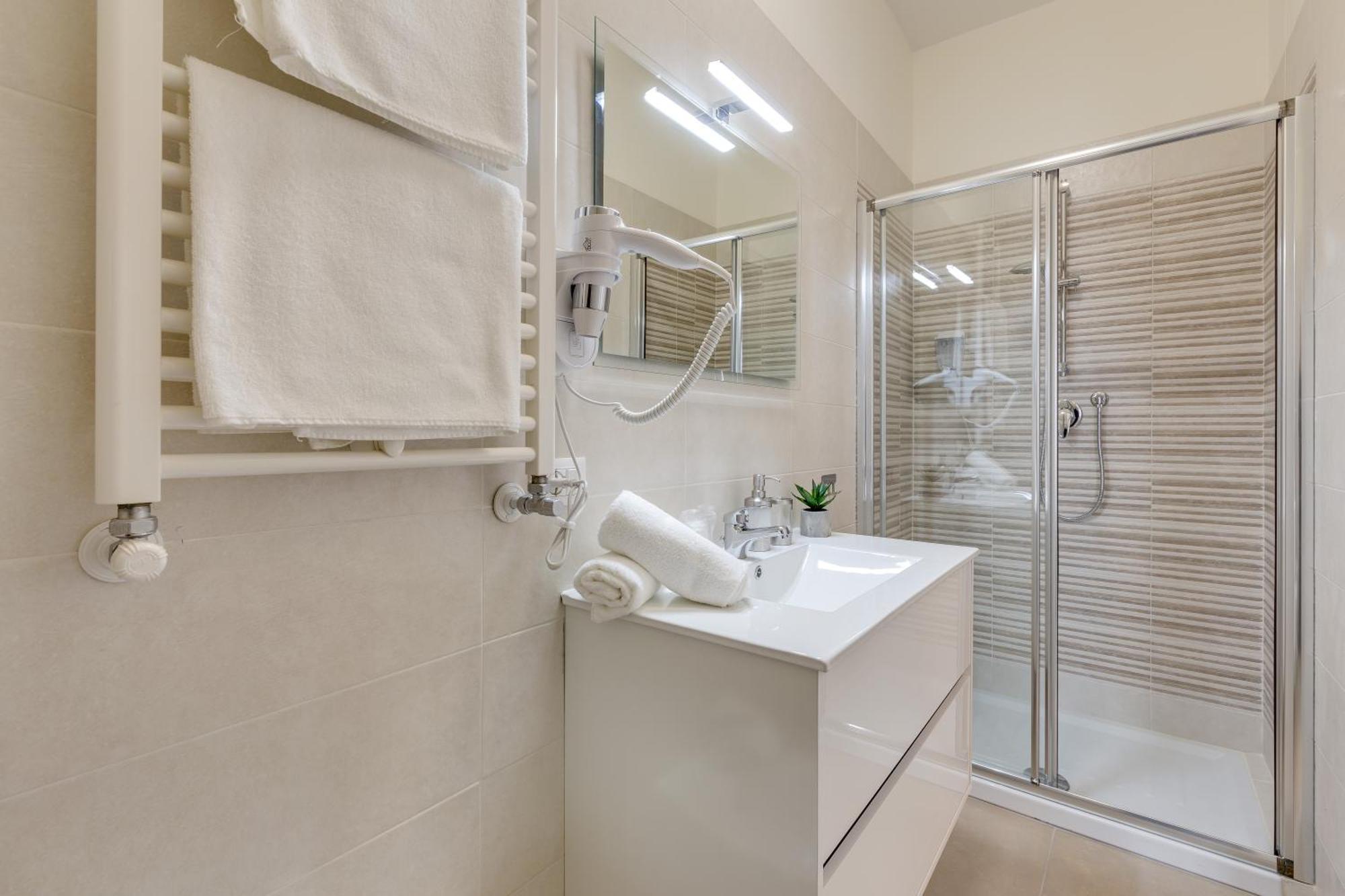 Rooms Vidar Train Station Венеция Экстерьер фото